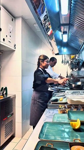 POV: surviving the dinner rush in a restaurant kitchen 👩🏻‍🍳🔥