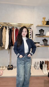 Chiếc áo khoác màu xanh than rất hot nam nay ak,chất liệu mới form quá xuất sắc chị em ơi. Ưu tiên thoải mái- trẻ trung- sang - sịn, đi đâu chị em chỉ cần khoác nhẹ thôi là đã quá đẹp và đủ ấm luôn ak. Form gọn tôn dáng quá là 1 mặc đáng có trong tủ đồ akkk✌️💕😊 | Ngô Hằng - Chuyên Hàng Cao Cấp nhất