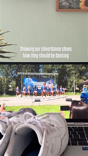 Cheerleader Performance to Thunderstruck