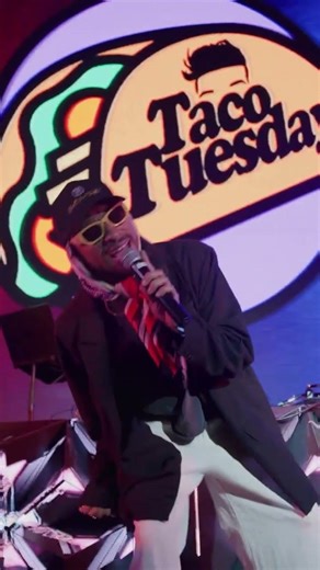 When the Grammy winning cousin comes thru Taco Tuesday 🎤🎤 \\😩/ #durandbernarr #rnb