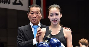 美脚ハイキックがさく裂！　15歳のハーフモデル、キックボクシングデビュー戦で優勝「もっと強くなりたい」 | ねとらぼ