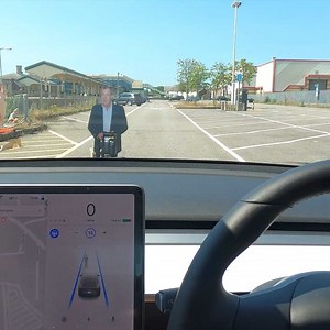 1.3M views · 1K reactions | Putting Tesla's emergency autopilot features to the test! 勞 | UNILAD Tech | Facebook