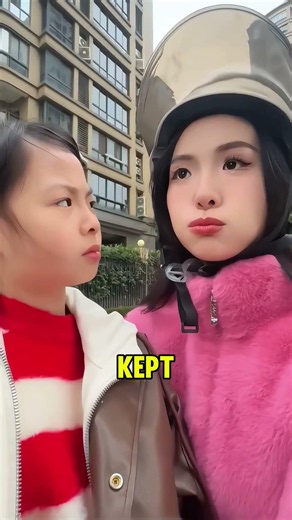 The big sister secretly ate a snack from her little sister! 🍫🤫