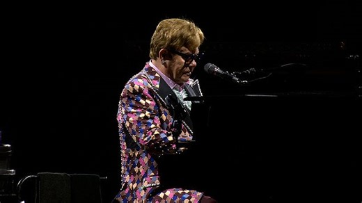 Elton John's heartfelt tribute to the Queen during concert in Toronto