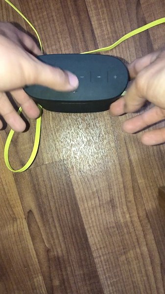 Bose Soundlink II not charging but using fix website said it turns on and charges for a second but then 3 lights come o and it shuts down. Bose update said it was on current software.