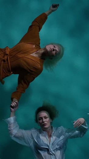 Wow. Can’t Frame the Moonlight är er! 💖 God lyssning! 🌕🌙✨🥂 /Petra & Moonica Mac Artist: @petramarklund & @moonicamac Text&Musik @petra_marklund @therealpeterkvint @sharon_vaughn Produktion: Peter Kvint & Petra Marklund Ytterligare programmering: @erikpaganelli @ikat.kati Mix: Peter Kvint Master @hoffestannow Visuellt koncept: @petramarklund @graphics_by_annamaria Regi, Dop & stillbilder: @edin.dan Exekutiv Producent: @turbothorp Produktionskoordinator: @zuzanna_orzewska Redigering: @emysj Ga