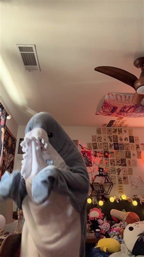 The dancing shark is back. #dancingshark #fypageシ