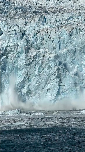 Glacier Calving in Kenai Fjords National Park