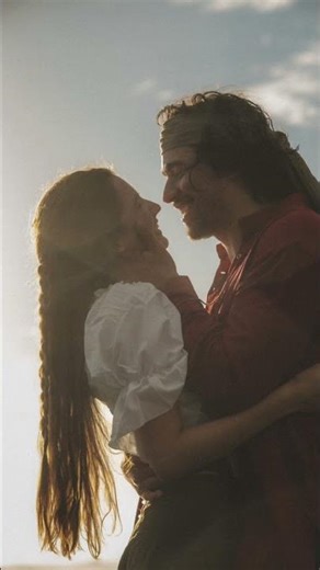 10 Creative Poses for Eye Contact Shots 👀✨