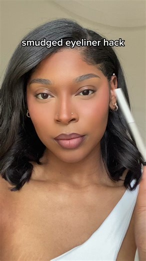 the quickest way to get a smokey liner using @Clinique quickliner #cliniquepartner #csuite #eyeliner