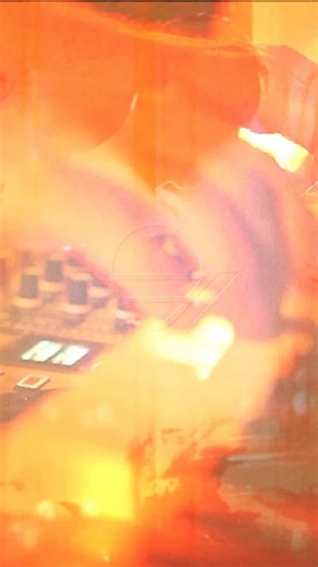 🌀 Something new landing soon. Warm air, slow motion, a little bit of longing. The kind of track you’d hear drifting through a beachside club as the sky fades from fire to dusk. Pra Mim – coming soon on Farplane. 🌅 | Rasmus Faber