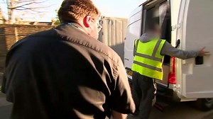 Covid vaccine arrives at Croydon University Hospital - video Dailymotion