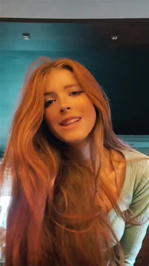 Os vídeos de Julia vitória (@julinha_oficial_mayer) com Vampiro - Matuê & WIU & Teto