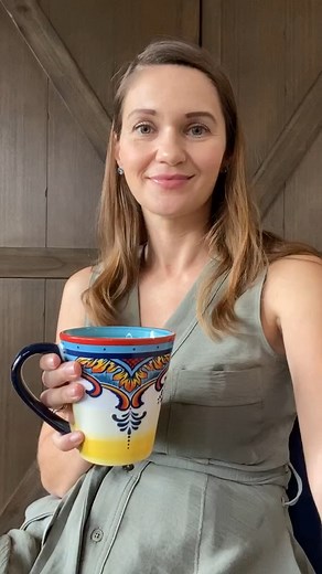 Hello friends! I tried to do a live stream about anxiety but the volume didn’t work :-( So I made you a reel :-) Anxiety is a common symptom of Hashimoto’s and may actually be one of the first symptoms! Addressing a few patterns can usually provide reinforcement and do I know this! I used to have panic attacks before I was diagnosed! Here’s what to focus on 1. Blood sugar balance- more fats, protein and myo inositol (helps blood sugar and recently studied in Hashimoto’s to normalize TSH and thyr