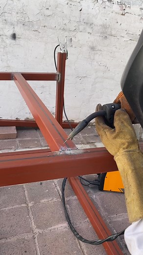 Practicando cordón de soldadura FCAW con la Furius Flex 121 #soldadura #herreria #soldador #herrero #trabajo | Rustiqro Productos de Madera y Carpintería