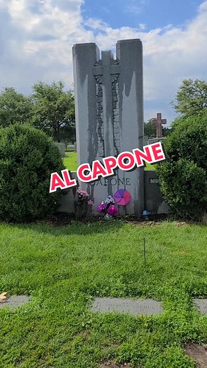 Exploring Al Capone's Grave: A Visit to Infamy