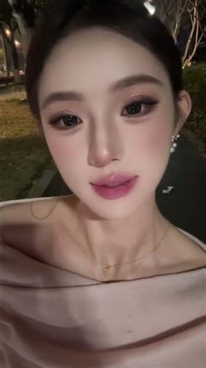 Spring's Arrival: A Stylish Makeup Look for You