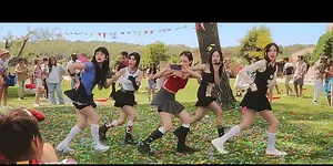 NewJeans、タイトル曲「ETA」MVを公開…iPhone 14 Proで撮影 - Kstyle