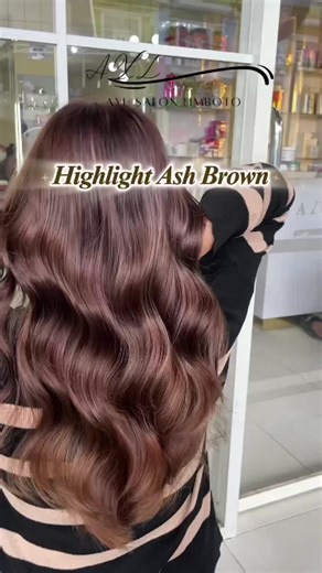 Highlight ash brown dengan sentuhan soft & elegan ✨ Alamat salon 😍 limboto Jln.brig.piola Komplex Rs Dunda pas perempatan lampu merah ada tulisan AYU salon 😍 Kota Jln.hos cokroaminoto dari arah jds trus dapat Rumah Pernik trus sebelum perempatan alfamart indomaret Sebelah kanan ada tulisan AYU salon 😍 Tamalate Jln. Sultan Botutihe Dembe I Dari arah mall Gorontalo ke arah pertamina kabila . Lewat 2 lampu merah (lampu merah pertama pas di hotel Amaris ). Trus dapat lampu merah ke2 . Sekitar 500