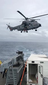 715K views · 62K reactions | - Neste sábado, 22/fev, a Marinha do Brasil realizou operação de resgate de pescador com suspeita de AVC, à 644 km de Fortaleza-CE. - Foram empregados na ação o Rebocador de Alto Mar “Triunfo” e um helicóptero UH-15, Super Cougar. | Jair Messias Bolsonaro | Facebook