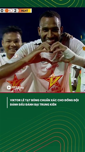 Trung Kiên hoàn toàn đứng chôn chân sau pha dàn xếp phạt góc chất lượng của Hồng Lĩnh Hà Tĩnh
