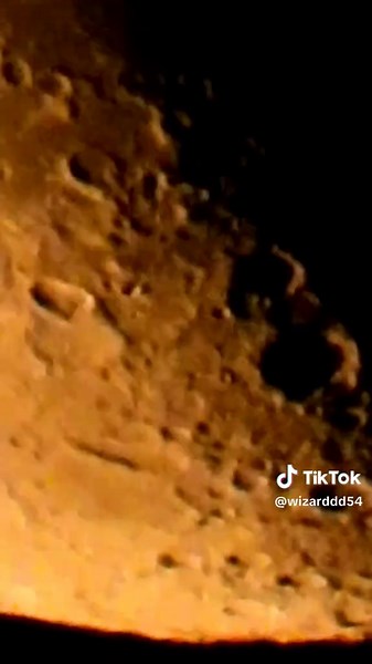 Capturing the Moon with the Nikon P1000 Zoom