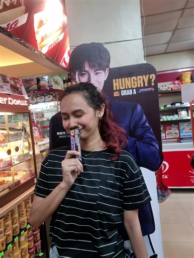 teh muntik mo na matakpan si mingyu 🤣 #SNICKERS #mingyu #seventeen세븐틴 #SNICKERSwithMINGYU @Snickers Philippines @Snickers Philippines