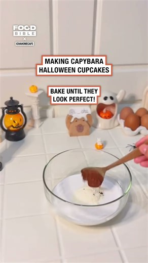 Making spooky capybara cupcakes 🧁🦇🍫 🎥: TikTok / ichahomecafe