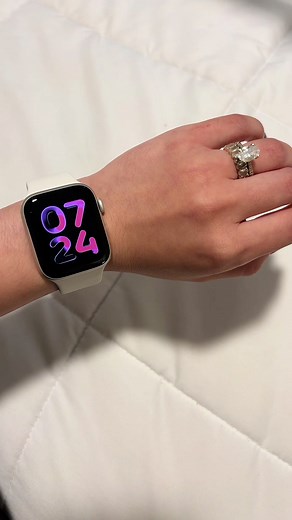 Unboxing my bday present 💝 Apple Watch SE 3 , 44mm in starlight ✨ #applewatch #apple #applewatchse3 #bdaypresent #watch