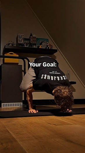 Tutorial: how to frogstand to handstand #calisthenics #tutorial #beginner #handstand #frogstand