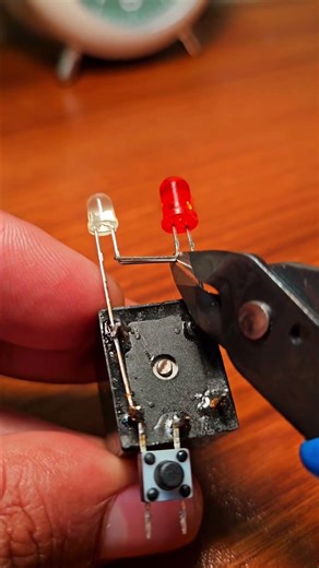 Short Circuit Protection System #electronics #circuitmadeeasy #shortcircuit #circuit #diyprojects