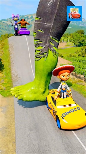 Cars Going Down from to Hulk's Spinning Foot in BeamNG.drive