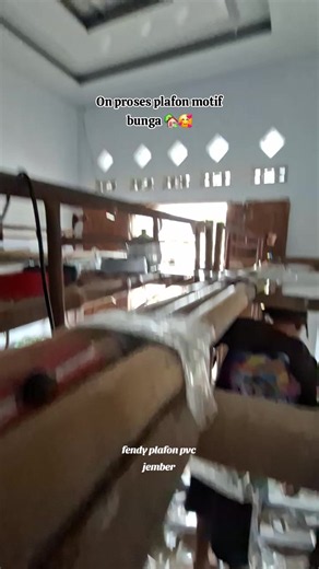 Proses Pasang Plafon PVC Motif Bunga di Arjasa, Jember