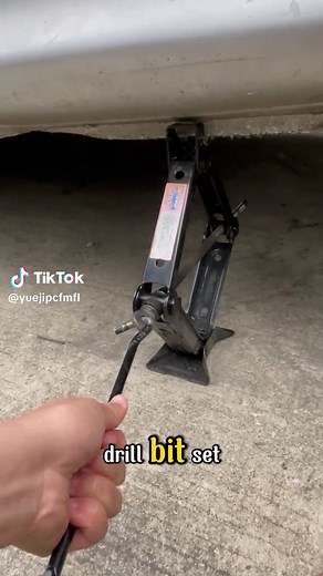 The Ultimate Guide to Electric Car Jacks