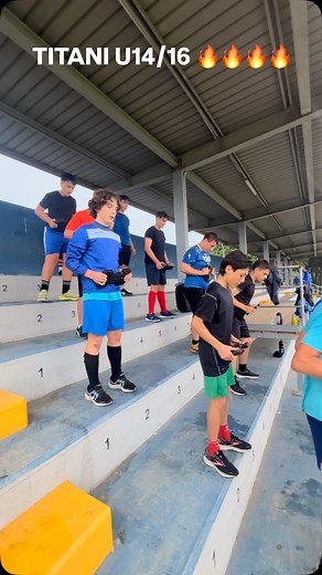 ⸻ 🌧️💪 Pioggia, fango e fatica. Qui non si molla, si costruisce. Disciplina, impegno, squadra. Questa è la mentalità dei Titani. 🖤🏉 #TitaniRugby #MentalitàVincente #SottoLaPioggia #Under614 #FratelliInCampo | Titani Rugby Viareggio