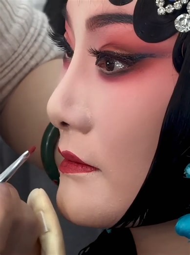 The Hunan Huagu Opera Classic Concert wrapped up after paying a heartfelt tribute to timeless artistry. #Opera #TraditionalCulture #StageArt