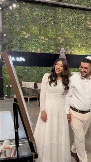 היא עמדה תחת החופה בלי אבא שלה - ציירתי אותו שם איתה #שניאורליפסקר #ציירחתונות #חופה #חתונה