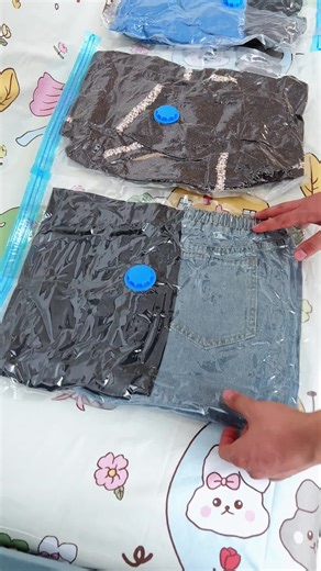 Travel vacuum storage bag set with electric pump, convenient for bedding compression and clothes storage, essential for space-saving travels～#PortableStorage #TravelHacks #VacuumStorageBags #SpaceSavingTips