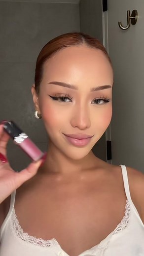Trying the new Dior glitter lipstick ❤️ literally THE holiday lips I’m obssesed!! #diorbeauty #lipcombo