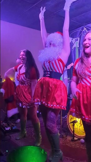 Merry Christmas from Lucy Tightbox! @theisotopes3711 @KarlWATP