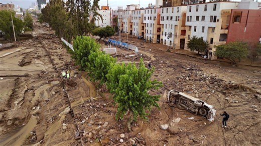 Queensland faces cyclone threat as rainy weather continues