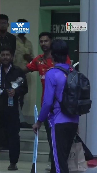 পুরস্কার হিসেবে পাওয়া বাইকের ডামি চাবি হাতে দাঁড়িয়ে নাসুম, মুস্তাফিজের জন্য করলেন অপেক্ষা #nasum