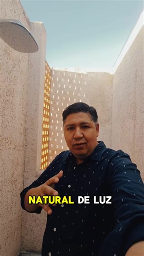 Efectos de luz y sombra en lambrines arquitectónicos