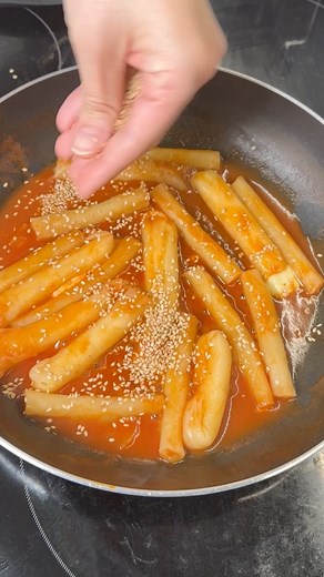 3.1M views · 83K reactions | PASTA de OBLEAS de ARROZ◼️INGREDIENTES:▪️10 obleas de arroz▪️100g Queso Emmental ▪️1cda Tomate concentrado▪️225ml caldo de pollo▪️1cdta salsa de soja▪️1cdta semillas de linoComparte la receta, si quieres que alguien te la cocine狼#obleasdearroz #pasta #pastasaludable #arroz #noodles #recetasaludable #receta #recetasfaciles #saludable | Carmen_iri | Facebook