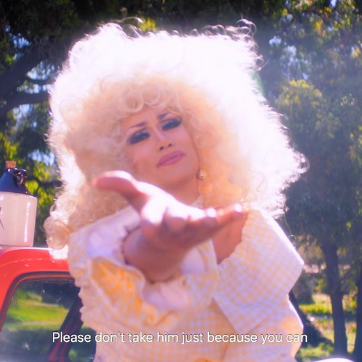 And now, a tribute to Dolly Parton | Netflix