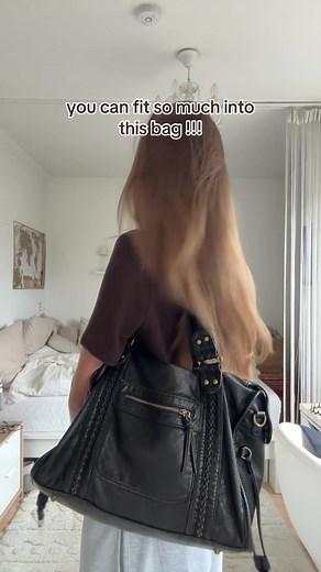 Perfect School Bag for Students: Spacious and Stylish