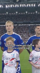 “Questo è uno degli stadi più belli del mondo. Da qui puoi vedere il lago e tutta la splendida zona circostante. Como è piena di gente accogliente, che crea una vera atmosfera di passione che aiuterà la squadra a puntare alla vittoria.” Riviviamo insieme la prima partita casalinga stagionale del Como 1907 da una prospettiva diversa, che ha segnato lo storico ritorno del club in Serie A al Sinigaglia dopo 21 anni. Non vediamo l'ora di rivedervi tutti domenica, per sostenere la squadra! Il video c