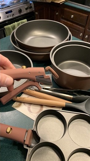 Many pots and pans in little space - CAROTE 26pcs Pots and Pans Set, Nonstick Cookware Sets
