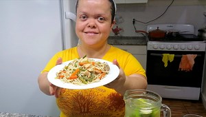 Receta Salvadoreña de Chow Mein con Pollo | Febe Navarro