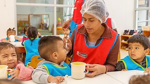 Cuna Más: ¿quiénes cuidan y atienden a las niñas y niños en el Centro Infantil de Atención Integral?